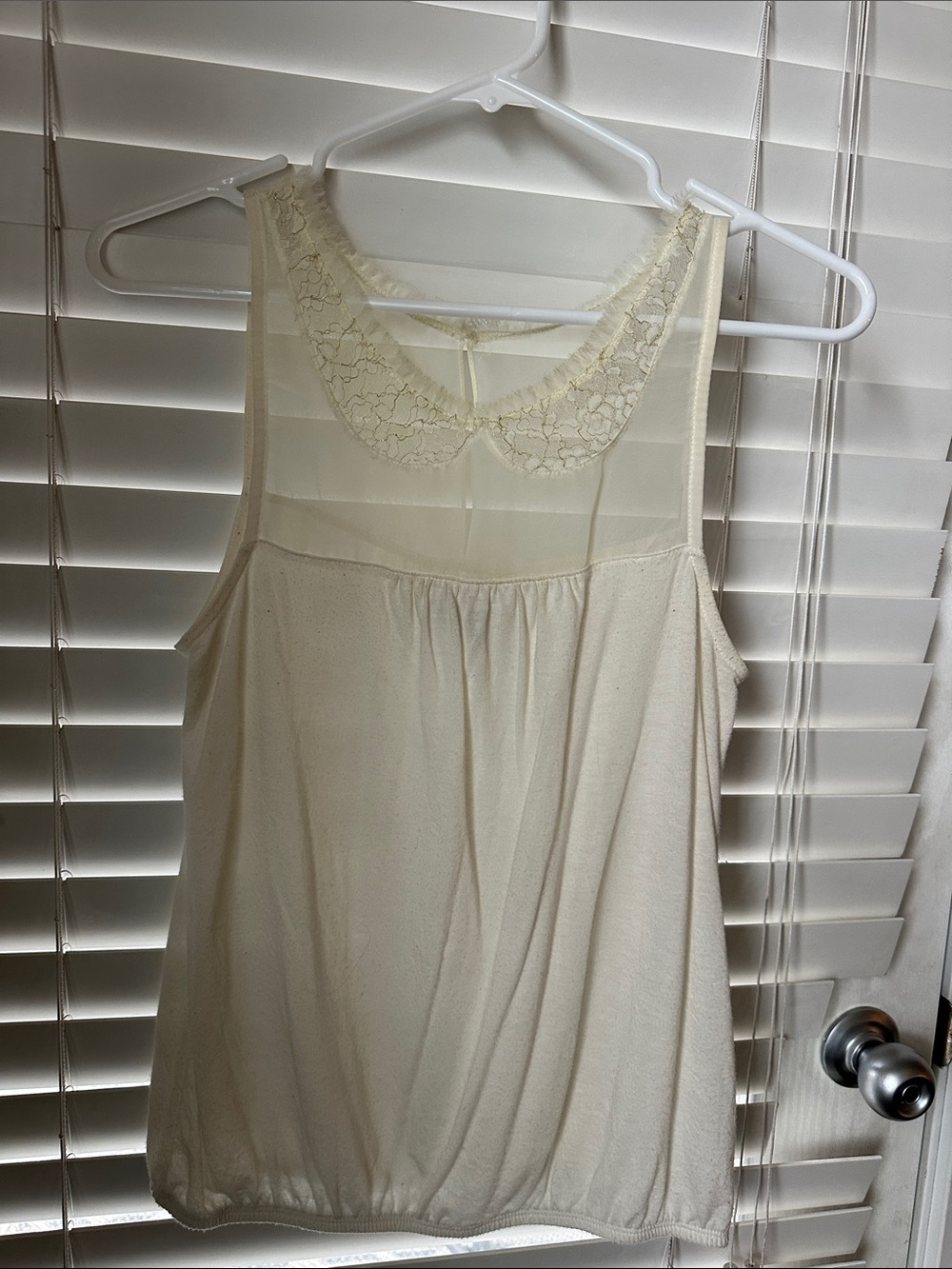 Cream Lace Collar Sleeveless Blouse